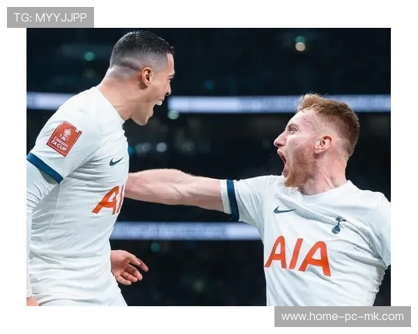 热刺逼近禁区外连续起脚,库卢切夫斯基打门被挡 热刺逼近禁区外连续起脚,库卢切夫斯基打门被挡