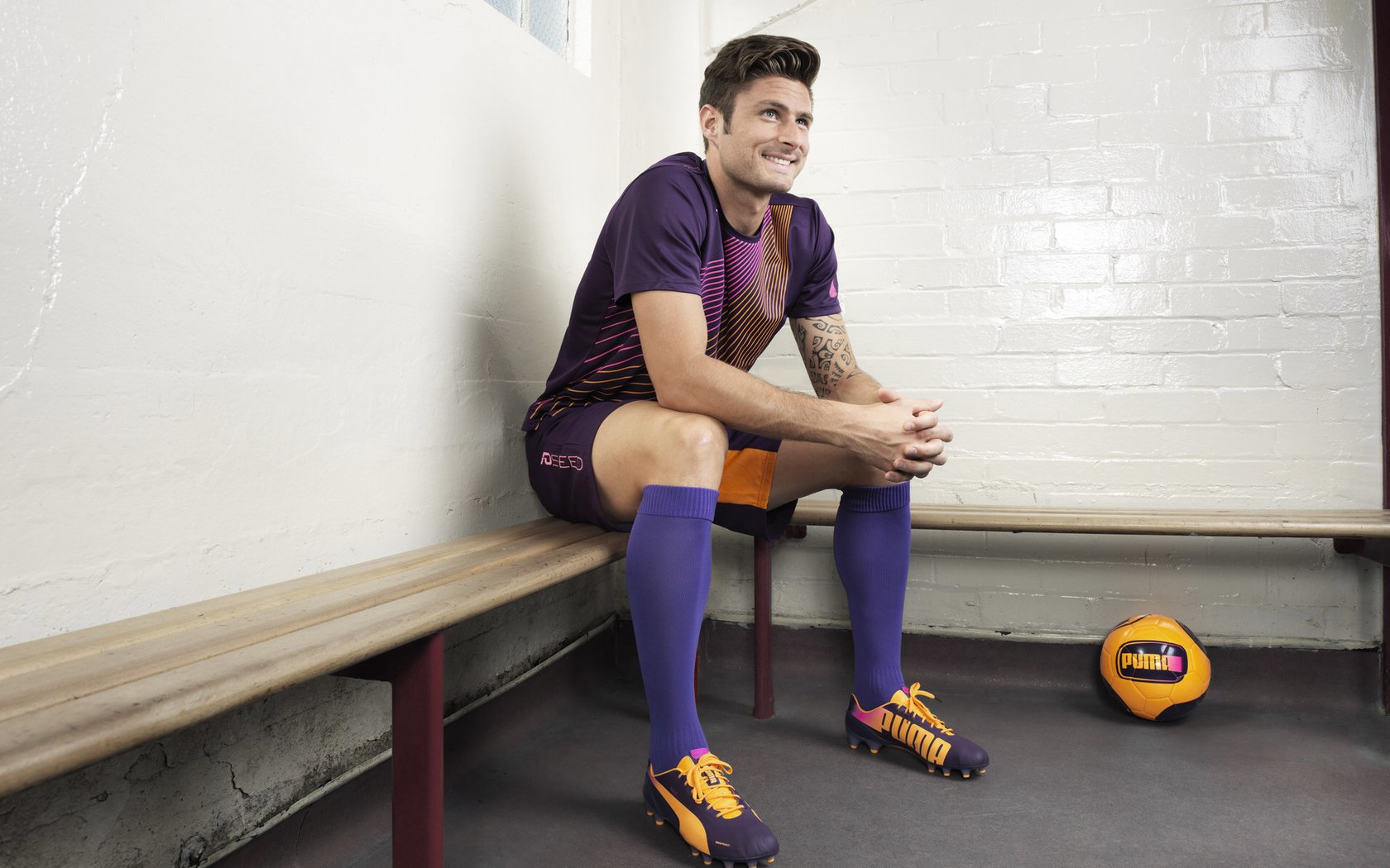 国际足球明星在世界杯舞台上的精彩表现引发全球热议，世界足球明星介绍